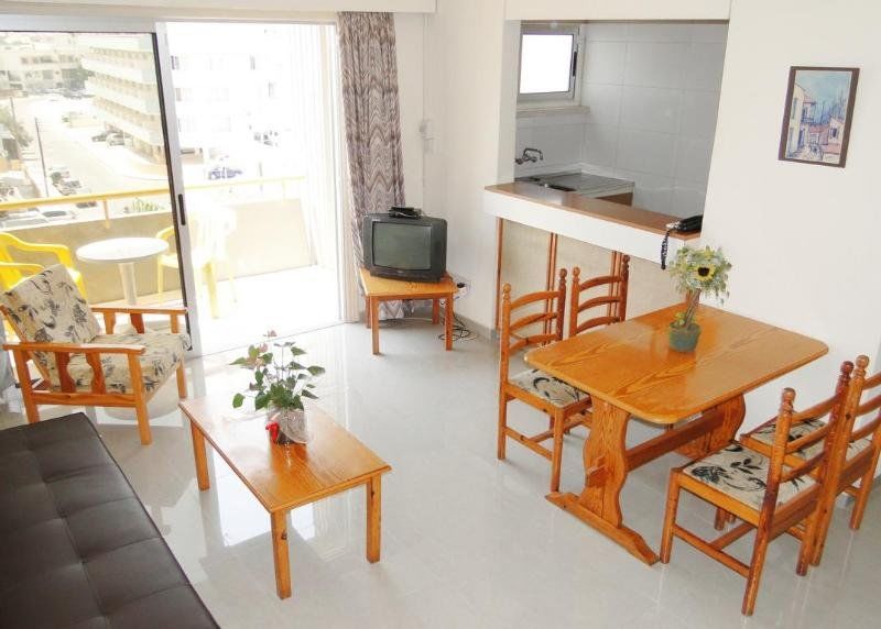 Sunflower Hotel Apartments 라르나카 외부 사진
